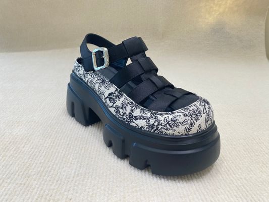 कढ़ाई वाली महिलाओं की प्लेटफार्म उठाने वाली जूते