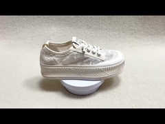 सांस लेने योग्य मेथ सतह और फीता के साथ महिलाओं के आकस्मिक फैशन जूते